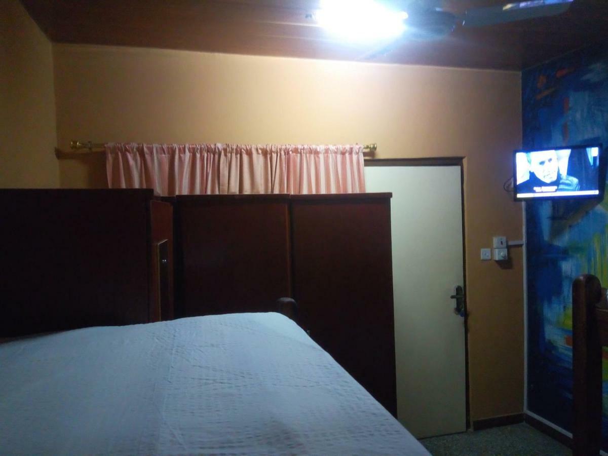 Feehi'S Place Аккра Экстерьер фото